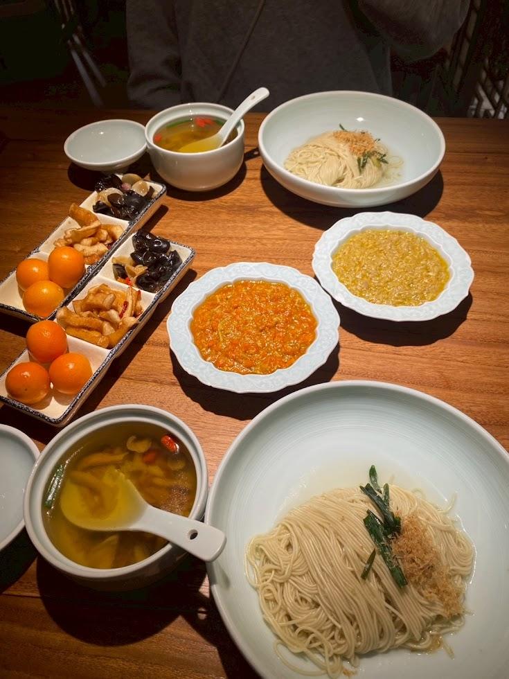 裕興記で食べた蟹味噌麺と小籠包