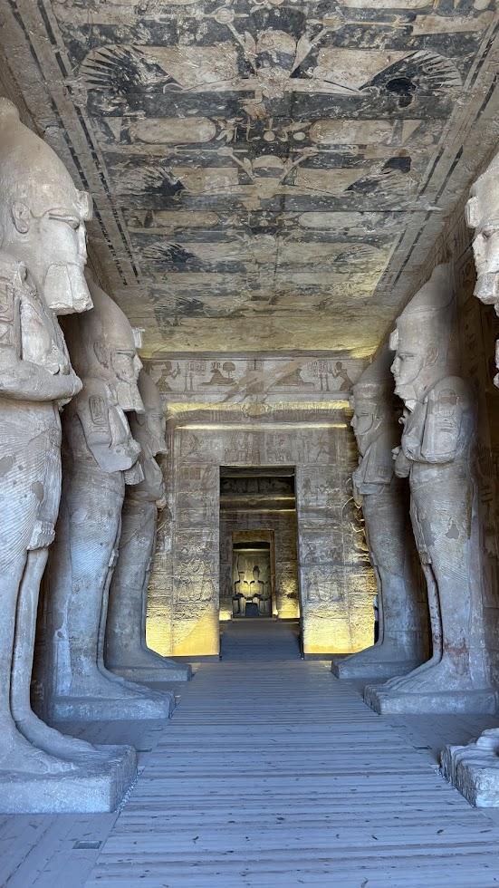 アブシンベル神殿内部