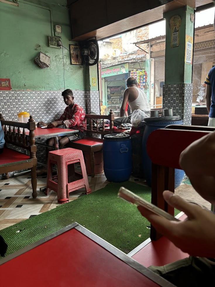 バラナシの食堂の写真