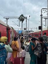 バラナシの駅のプラットフォームの写真