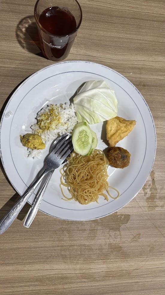 休憩所で食べたご飯とお茶