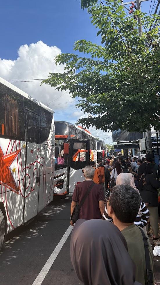 MTransラウンジ前の長距離バス