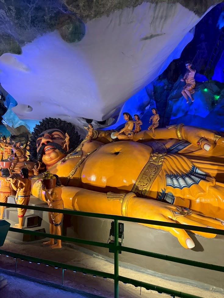 ラーマーヤナ洞窟の入口付近