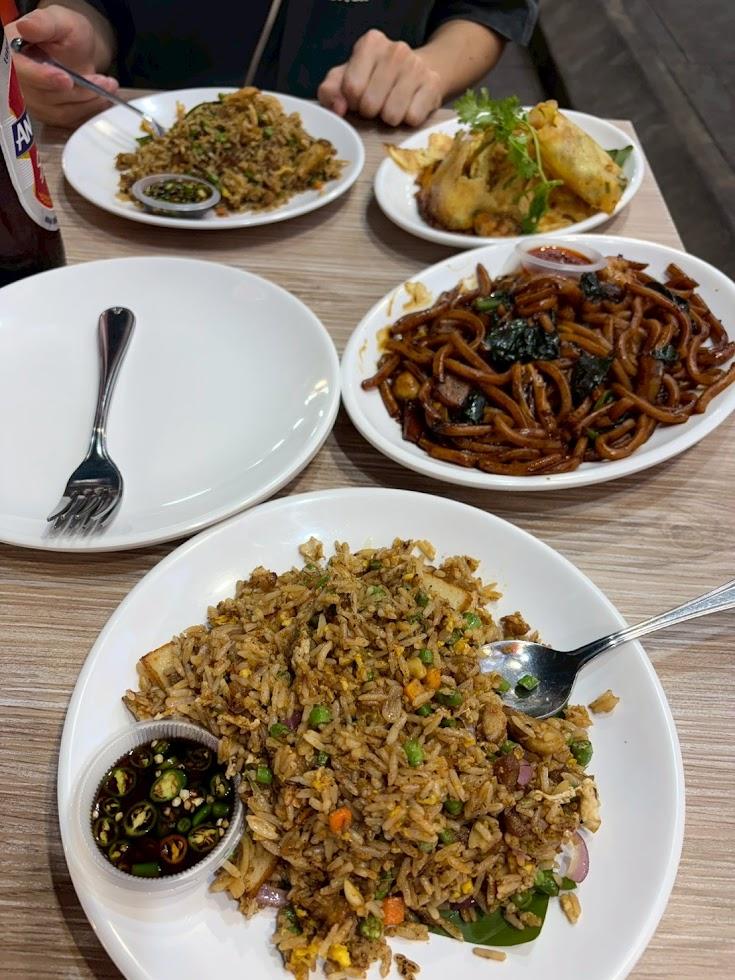 初日の夜に食べたナシゴレンとホッケンミー