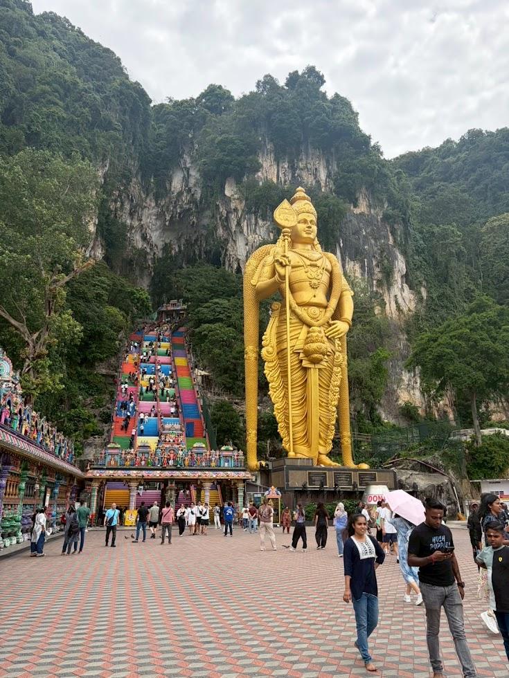 バトゥ洞窟のレインボー階段