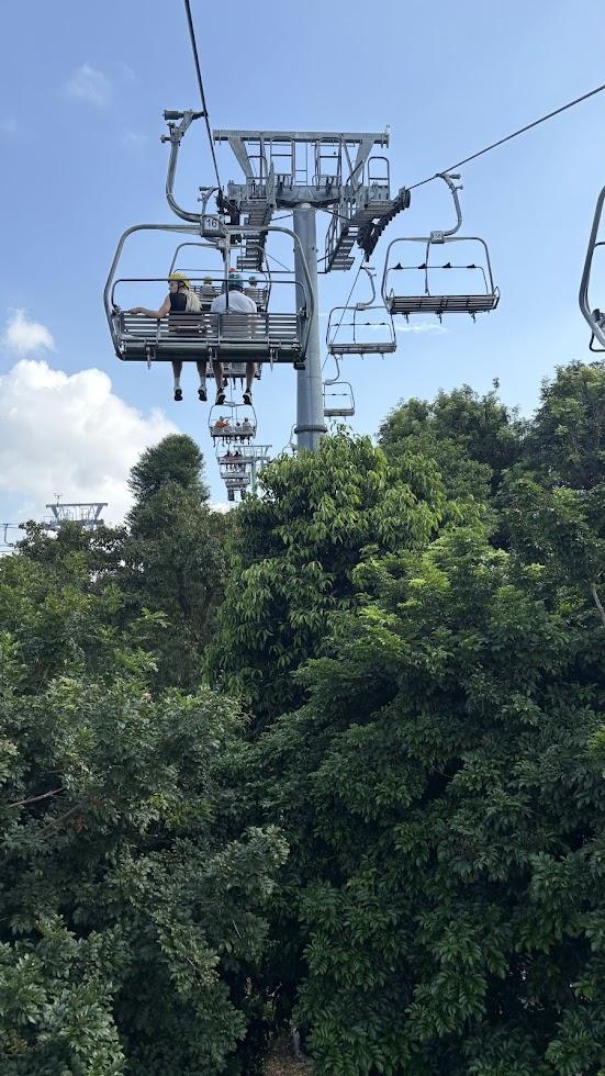 セントーサのリュージュとチェアリフト