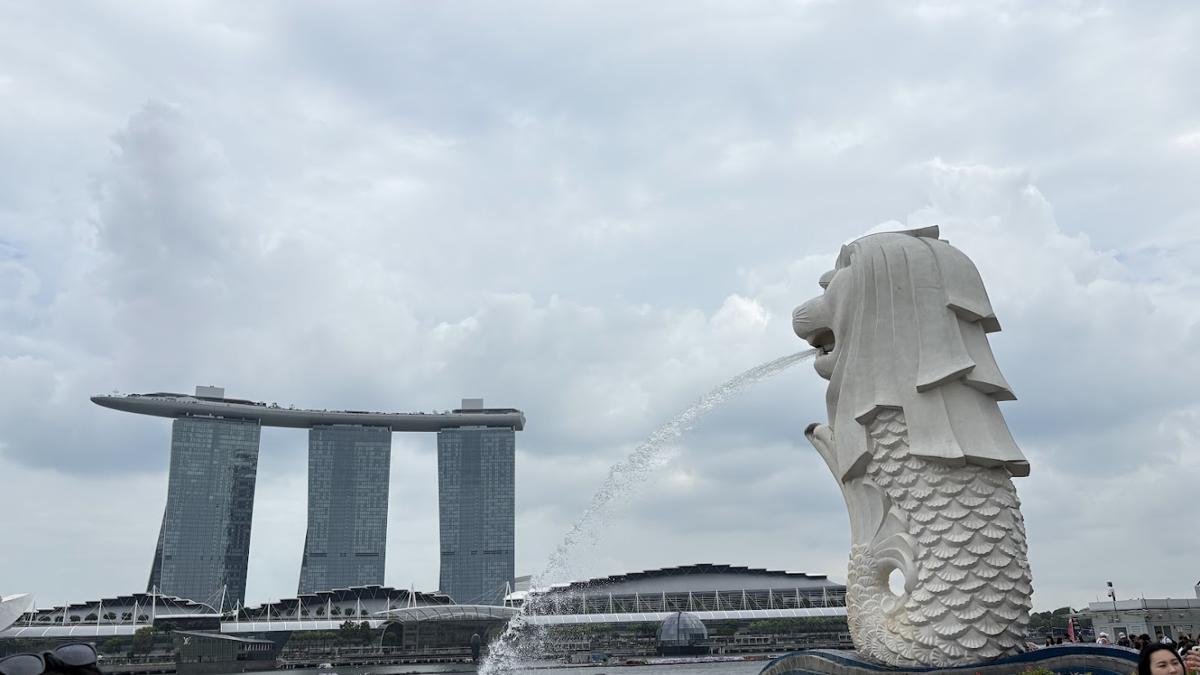 マリーナベイサンズとマーライオン周辺の景色