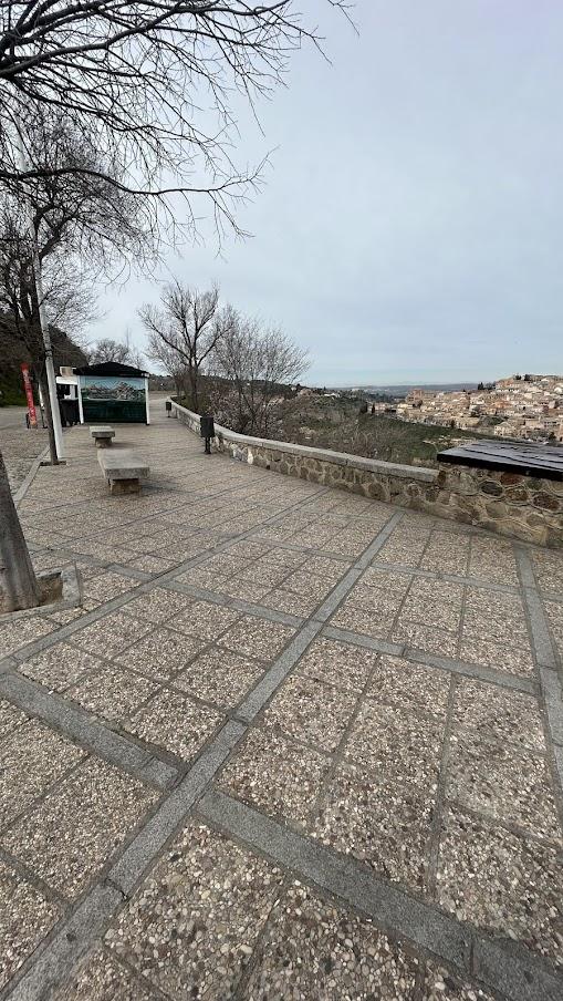 齋藤飛鳥と星野みなみの待ち合わせ場所のミラドール・デル・バイエの写真