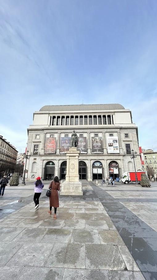 今野さんほっといてよスタートの地、テアトル・レアルのオペラ座の写真