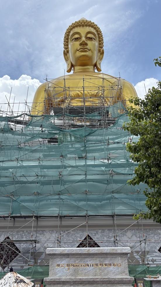 ワット・パクナムの大仏