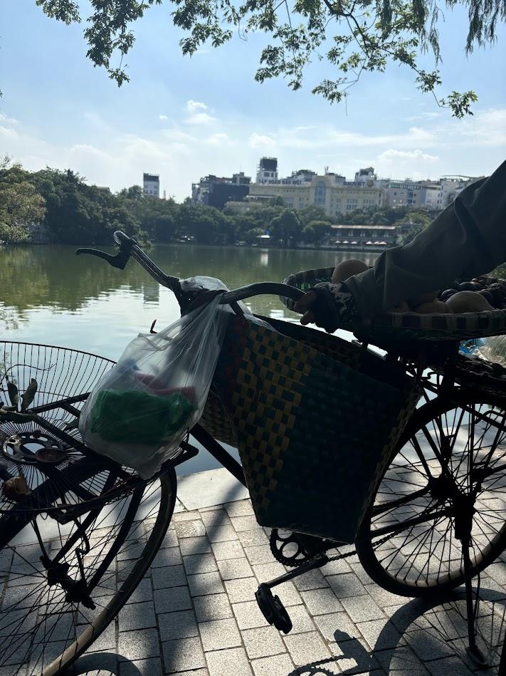 ホエンキエム湖の物売りの写真