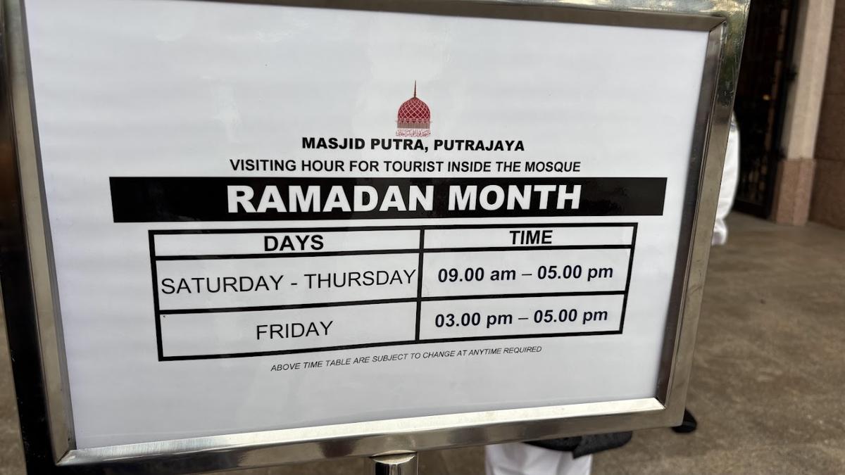 プトラモスク外の案内とラマダン中の見学時間
